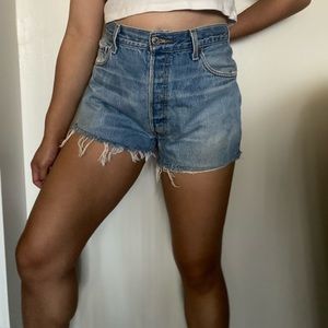 Vintage 501 Levi’s cutoff denim shorts 😍